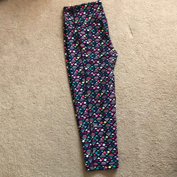 Victoria's Secret Pants - VS Capri workout leggings. SIZE: L